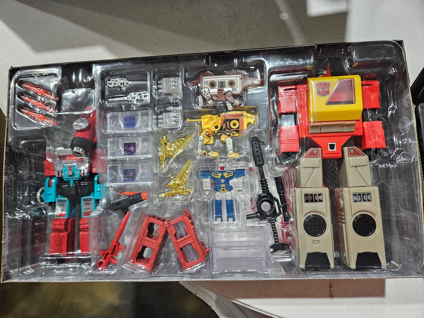 Transformers Autobot Intel Ops Platinum Edition Open/New