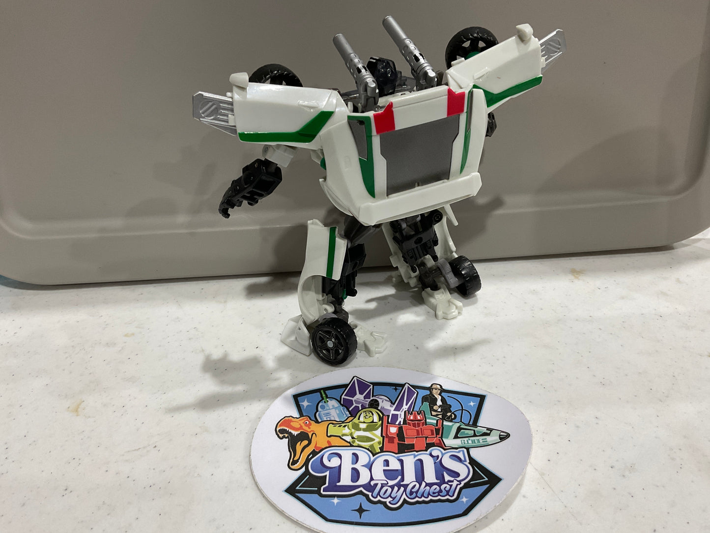 2011 Transformers Generations Deluxe Class Wheeljack COMPLETE