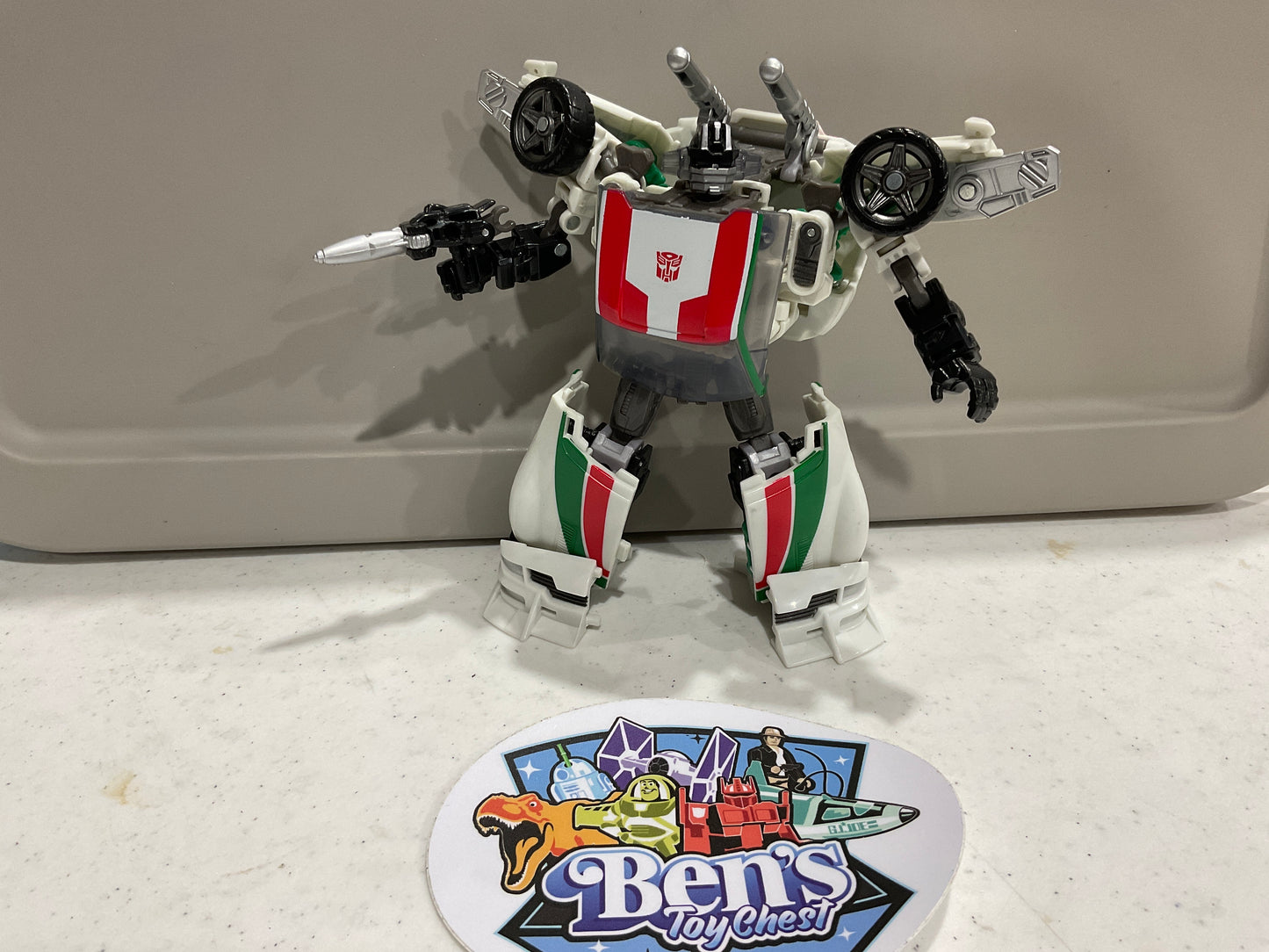 2011 Transformers Generations Deluxe Class Wheeljack COMPLETE